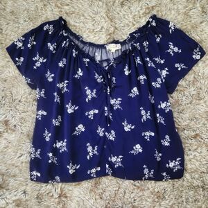 Pink Republic Lace Up V-Neck Navy Blue & White Floral Short Sleeve Blouse Small